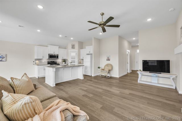 27870 E 109th Place S, Coweta, OK 74429