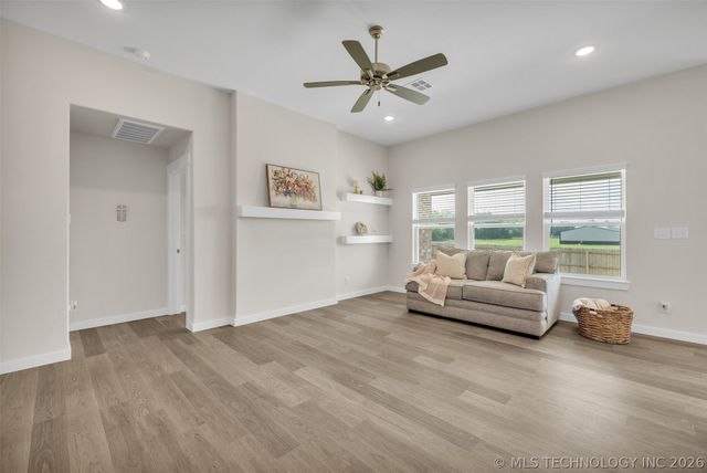 27870 E 109th Place S, Coweta, OK 74429