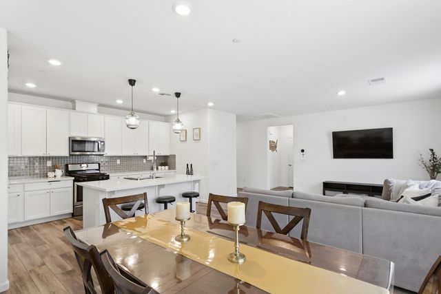 4590 Spring Harvest Dr, Folsom, CA 95630