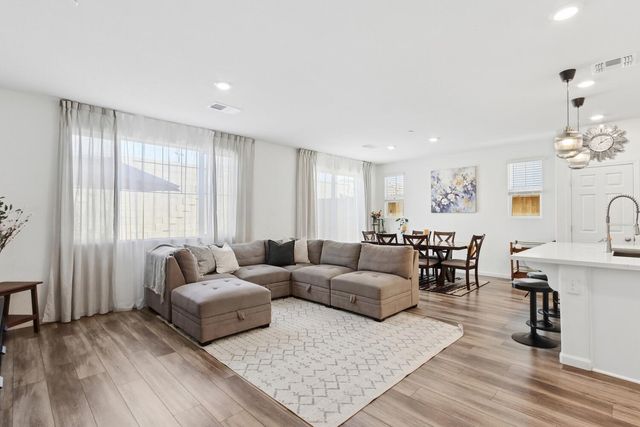 4590 Spring Harvest Dr, Folsom, CA 95630