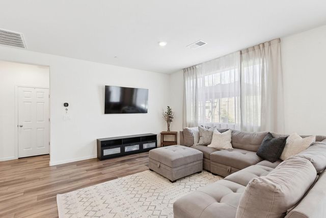 4590 Spring Harvest Dr, Folsom, CA 95630