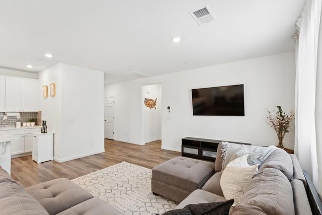 4590 Spring Harvest Dr, Folsom, CA 95630