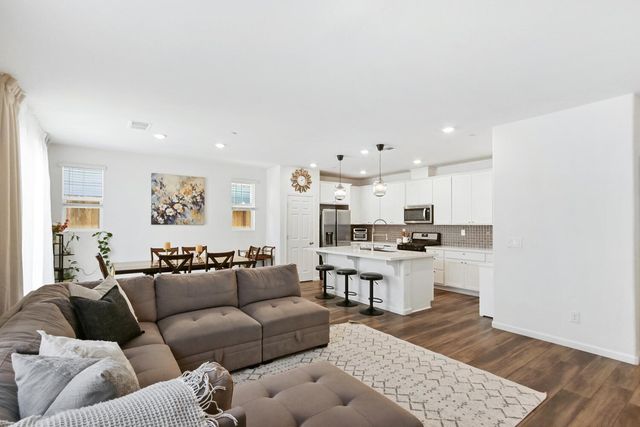 4590 Spring Harvest Dr, Folsom, CA 95630