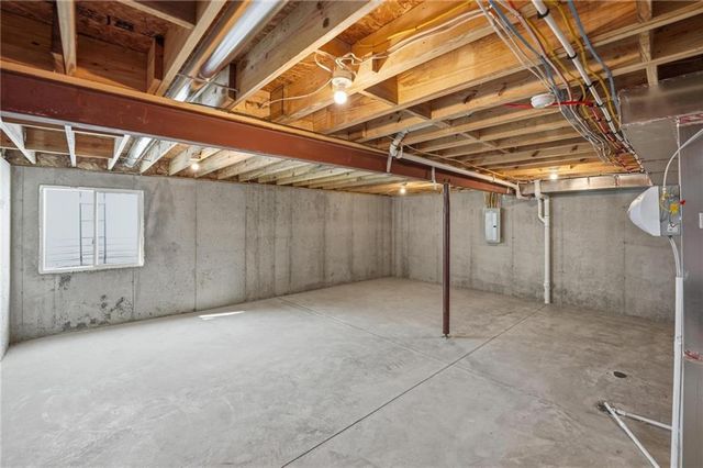 1433 S 4th Street E, Louisburg, KS 66053