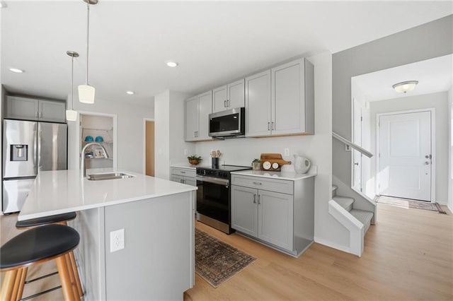 1433 S 4th Street E, Louisburg, KS 66053