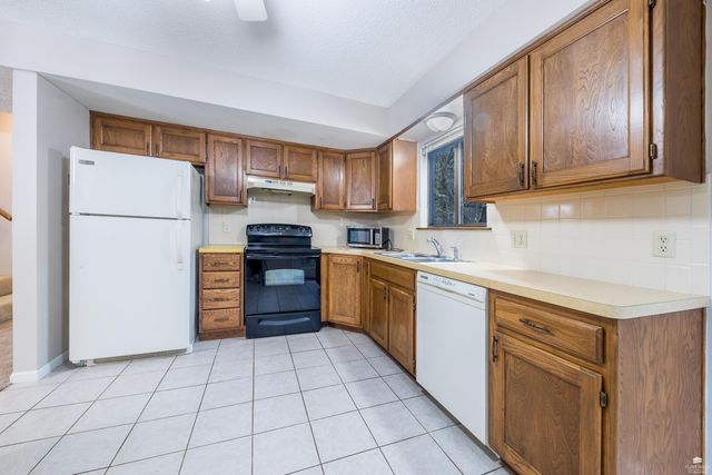 1824 Plymouth Road, Manhattan, KS 66503