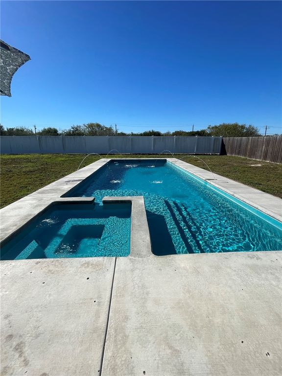 2125 Sera St, Corpus Christi, TX 78418 — photo 2