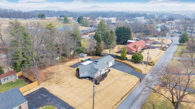 3531 Winding Way RD, Roanoke, VA 24015