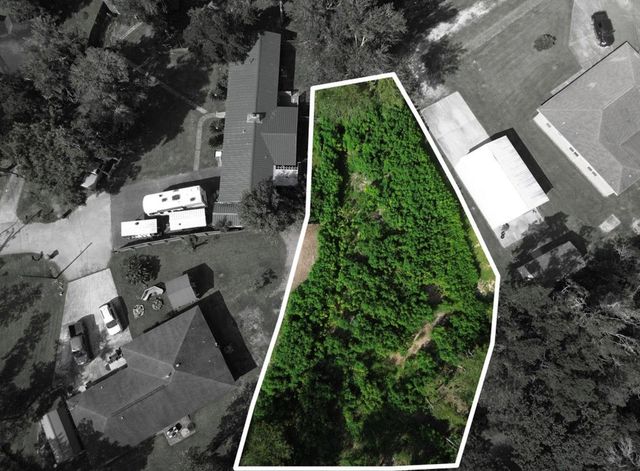 9230 Woodacres Dr, Hitchcock, TX 77563
