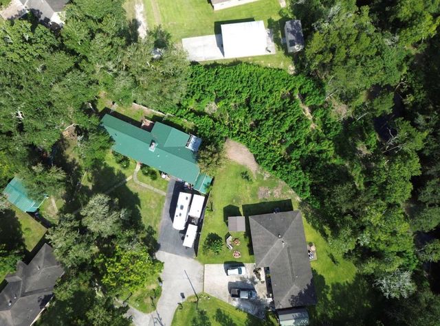 9230 Woodacres Dr, Hitchcock, TX 77563
