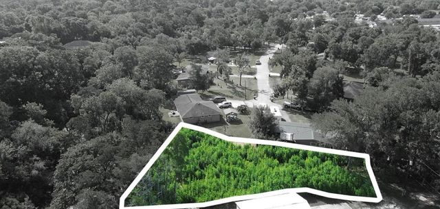 9230 Woodacres Dr, Hitchcock, TX 77563