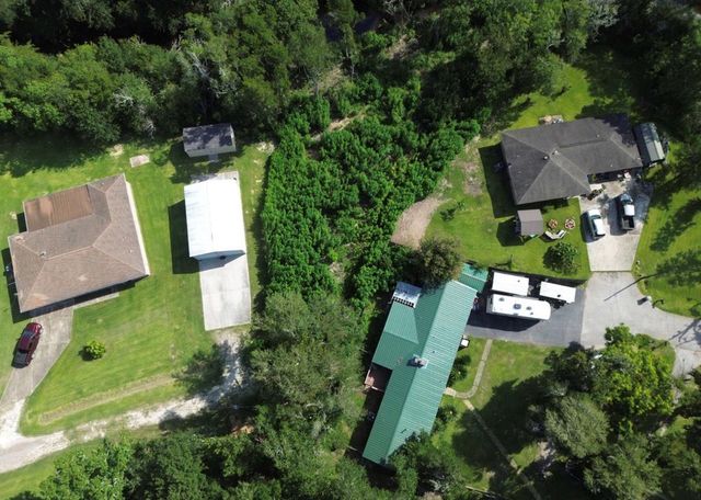 9230 Woodacres Dr, Hitchcock, TX 77563