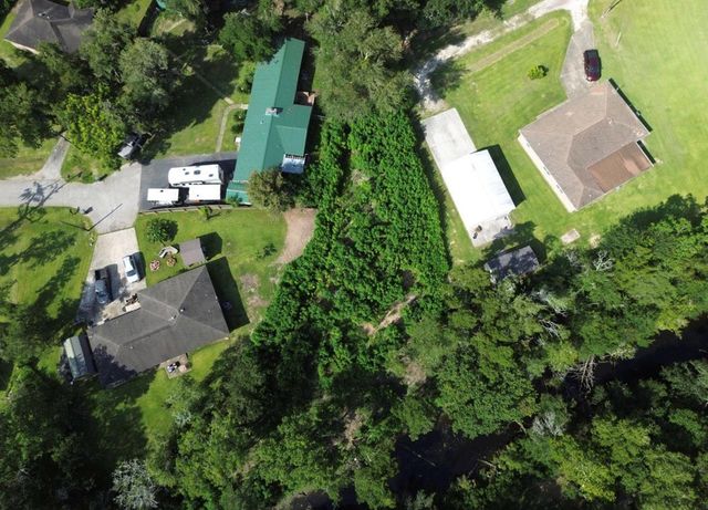 9230 Woodacres Dr, Hitchcock, TX 77563