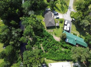 9230 Woodacres Dr, Hitchcock, TX 77563
