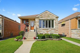 8242 S Albany Avenue, Chicago, IL 60652