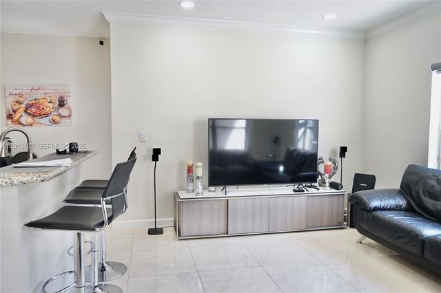 10913 NW 67th St, Doral, FL 33178
