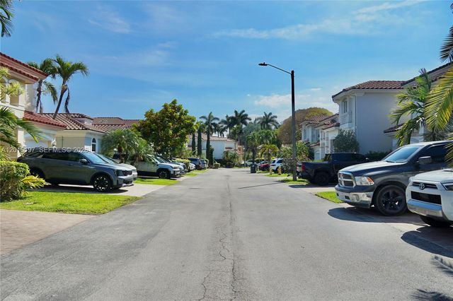 10913 NW 67th St, Doral, FL 33178