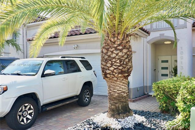 10913 NW 67th St, Doral, FL 33178
