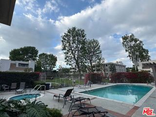 15215 Magnolia Boulevard 110, Sherman Oaks, CA 91403