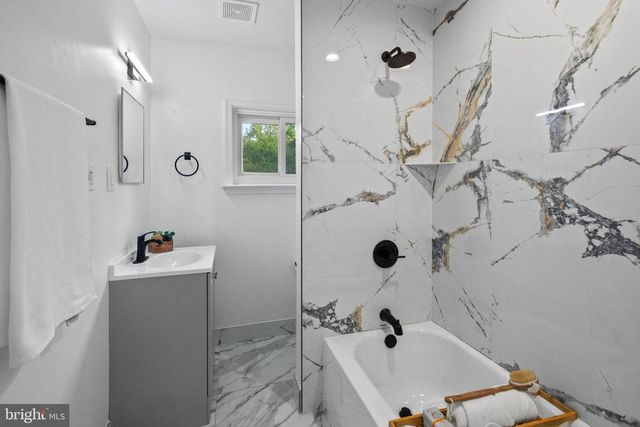 207 HAWAII AVE NE, Washington, DC 20011