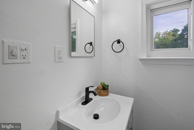 207 HAWAII AVE NE, Washington, DC 20011