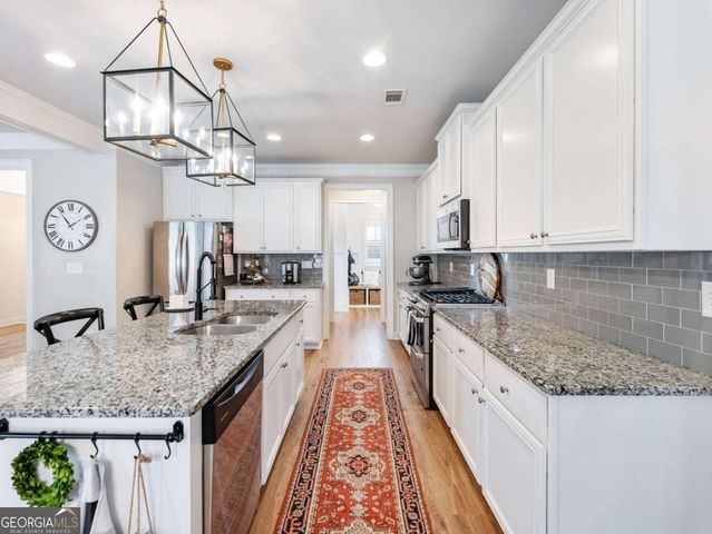 92 Hawthorn Way, Hoschton, GA 30548