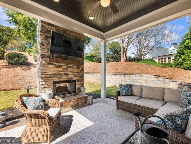 92 Hawthorn Way, Hoschton, GA 30548