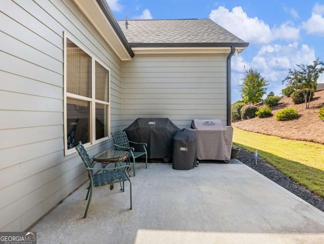 92 Hawthorn Way, Hoschton, GA 30548