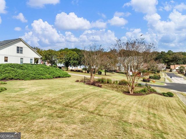 92 Hawthorn Way, Hoschton, GA 30548