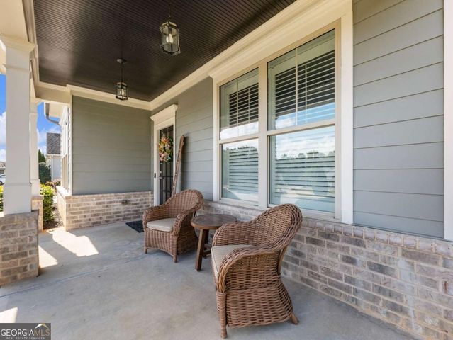 92 Hawthorn Way, Hoschton, GA 30548