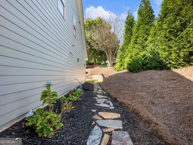 92 Hawthorn Way, Hoschton, GA 30548