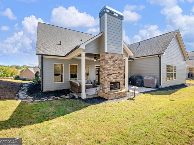 92 Hawthorn Way, Hoschton, GA 30548