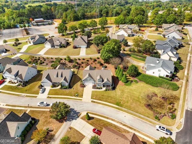 92 Hawthorn Way, Hoschton, GA 30548