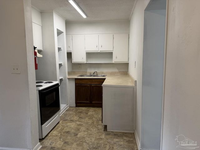 530 S Edgewood Cir, Pensacola, FL 32506