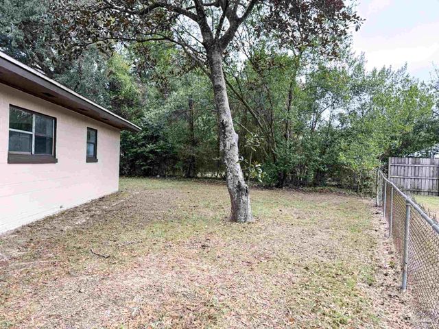 530 S Edgewood Cir, Pensacola, FL 32506