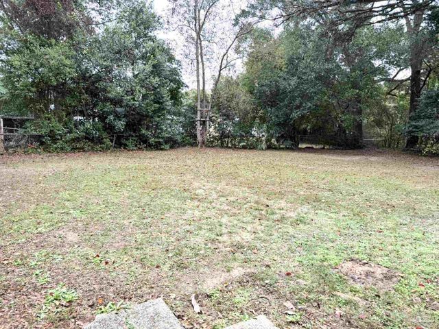 530 S Edgewood Cir, Pensacola, FL 32506