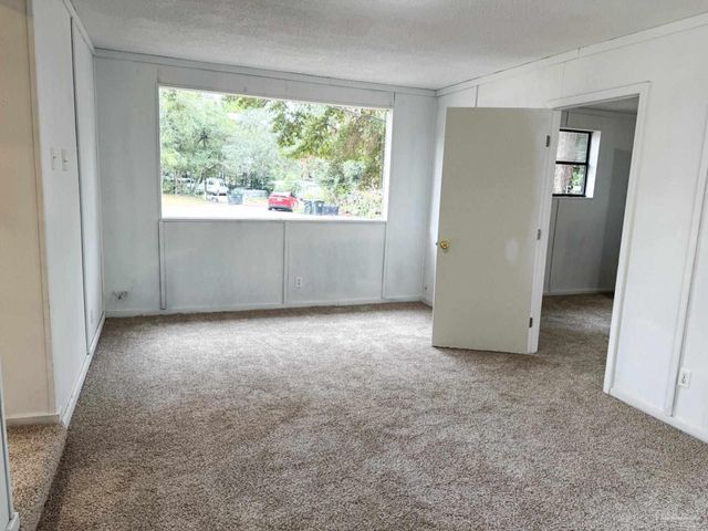 530 S Edgewood Cir, Pensacola, FL 32506