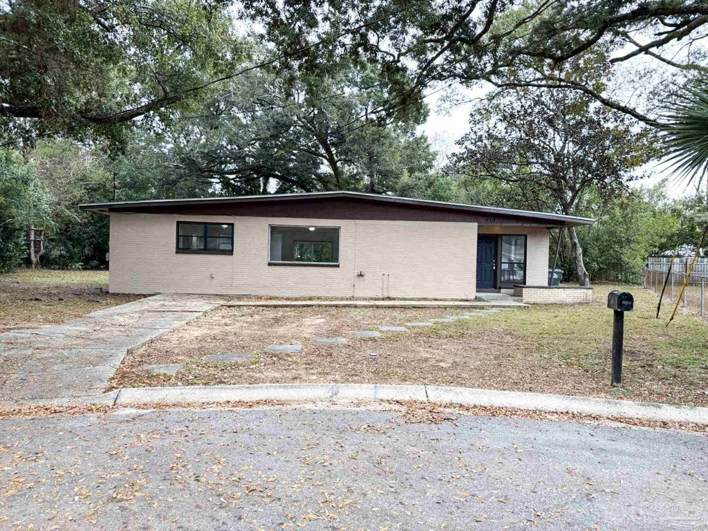 530 S Edgewood Cir, Pensacola, FL 32506