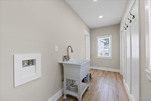 8057 Paige Avenue, Warren, MI 48089