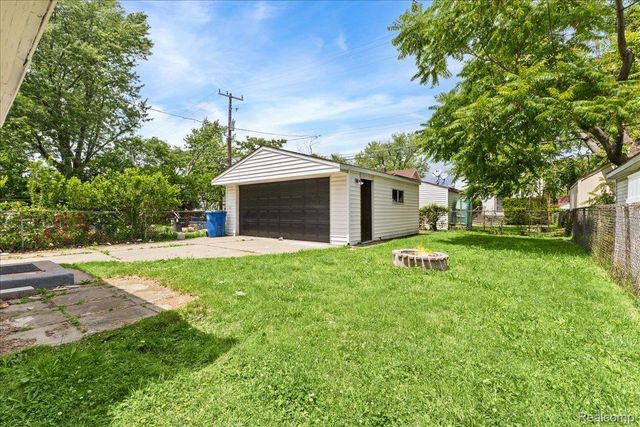 8057 Paige Avenue, Warren, MI 48089