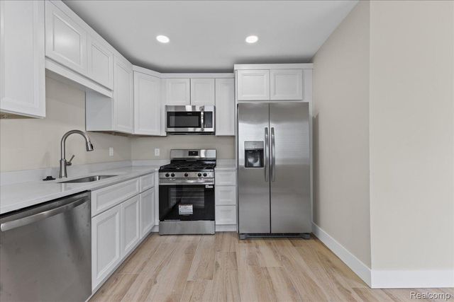 8057 Paige Avenue, Warren, MI 48089
