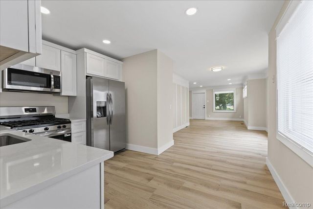 8057 Paige Avenue, Warren, MI 48089