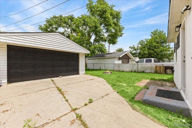 8057 Paige Avenue, Warren, MI 48089