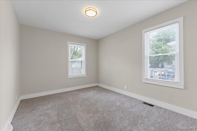 8057 Paige Avenue, Warren, MI 48089