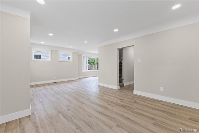 8057 Paige Avenue, Warren, MI 48089