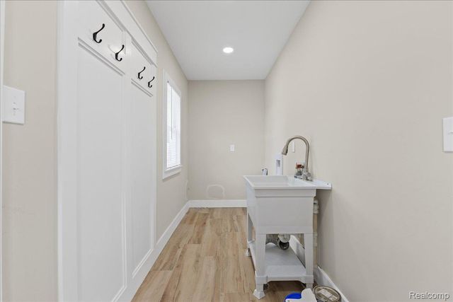 8057 Paige Avenue, Warren, MI 48089