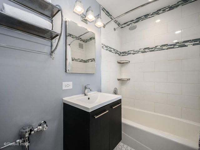 2909 N Sheridan Road 1907, Chicago, IL 60657