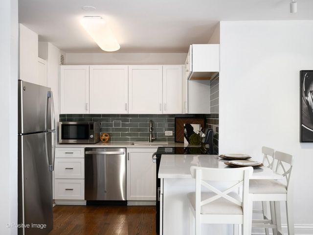 2909 N Sheridan Road 1907, Chicago, IL 60657
