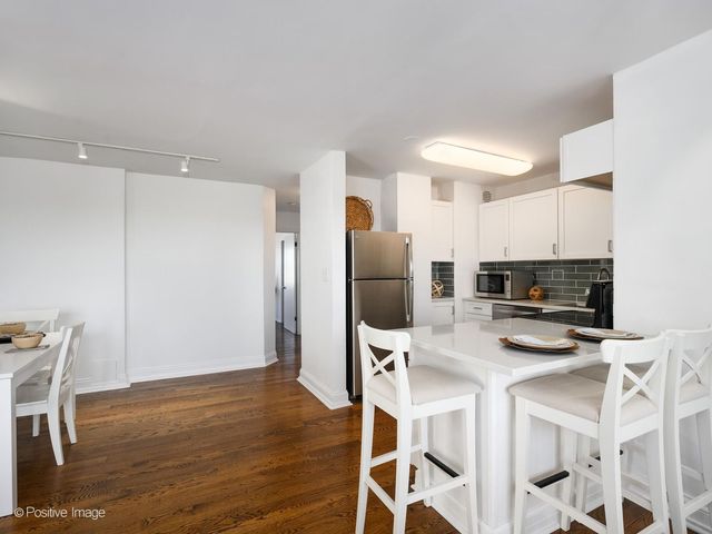 2909 N Sheridan Road 1907, Chicago, IL 60657
