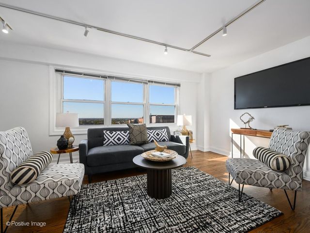 2909 N Sheridan Road 1907, Chicago, IL 60657